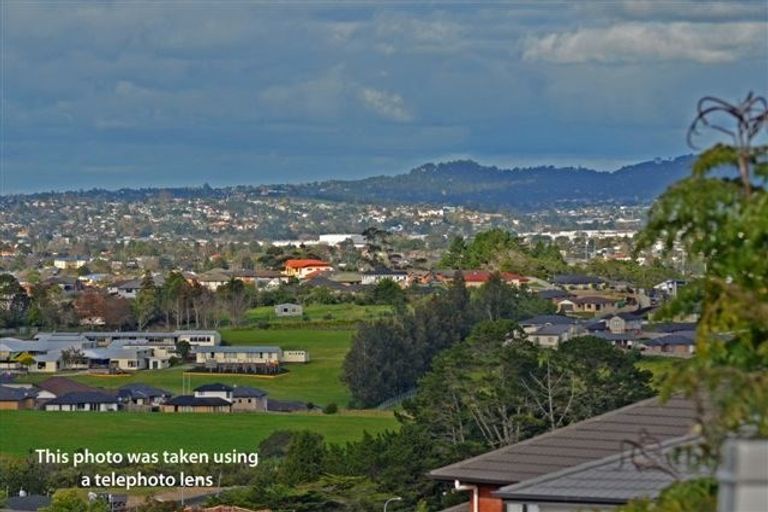 Photo of property in 11 Cityview Place, Massey, Auckland, 0614