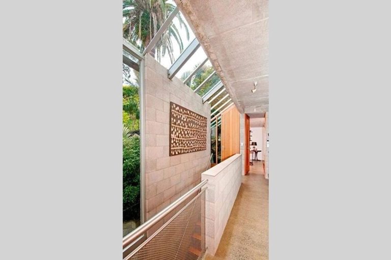 Photo of property in 25a Stanley Point Road, Stanley Point, Auckland, 0624
