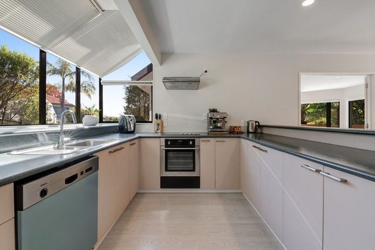 Photo of property in 8 Saint Lucia Place, Unsworth Heights, Auckland, 0632