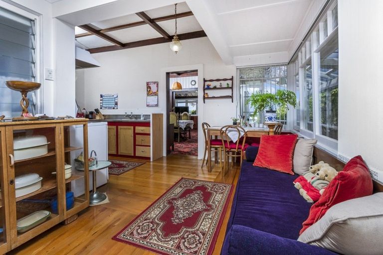 Photo of property in 904a East Coast Road, Northcross, Auckland, 0630