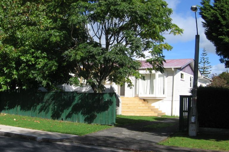 Photo of property in 6 Bayside Avenue, Te Atatu Peninsula, Auckland, 0610