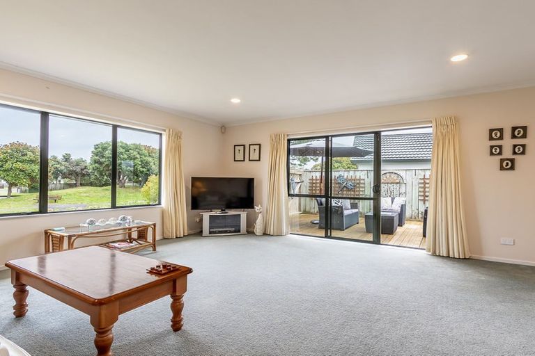 Photo of property in 32 Hadleigh Court, Paraparaumu, 5032