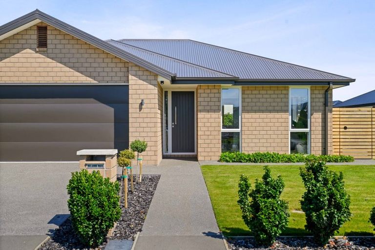 Photo of property in 16 Forge Close, Halswell, Christchurch, 8025