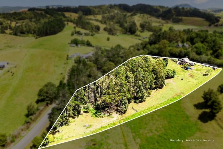 Photo of property in 307 Whananaki North Road, Opuawhanga, Hikurangi, 0181