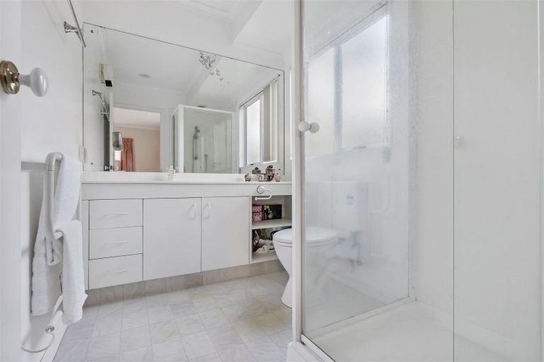 Photo of property in 47 Palmcrest Grove, Highland Park, Auckland, 2010