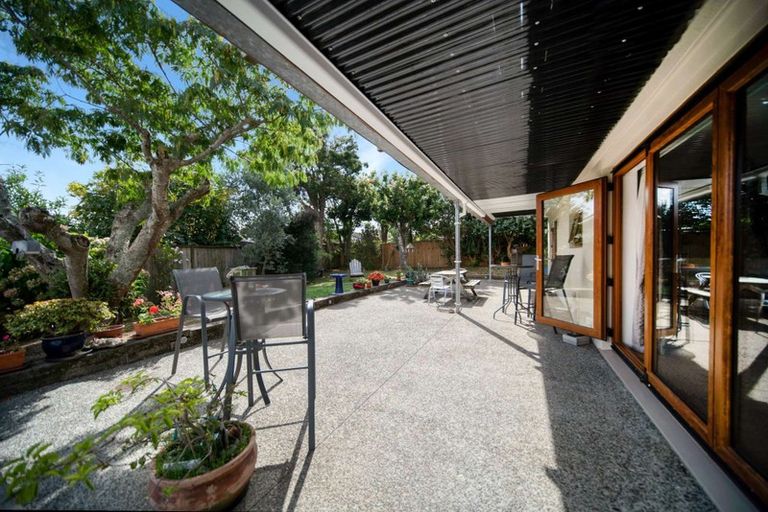 Photo of property in 18 Fielding Crescent, Farm Cove, Auckland, 2012