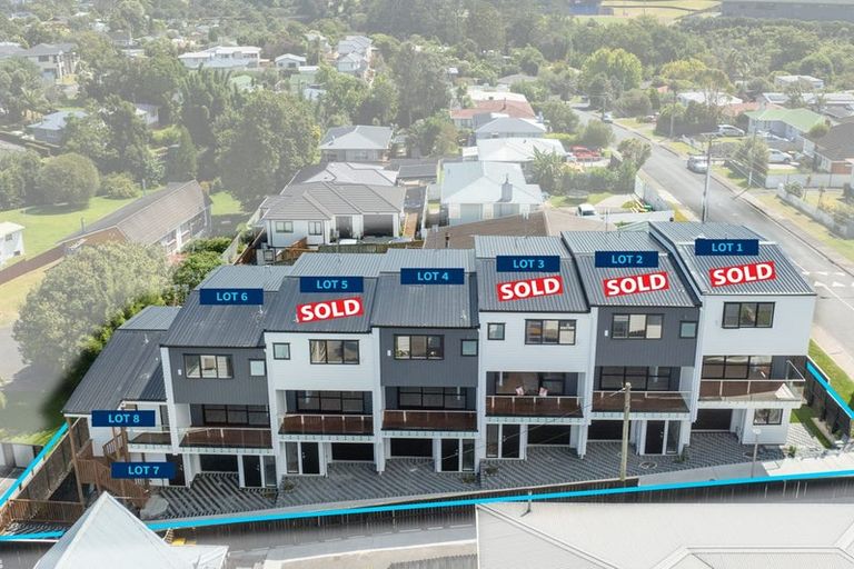 Photo of property in 8/18 Sylvan Crescent, Te Atatu South, Auckland, 0610