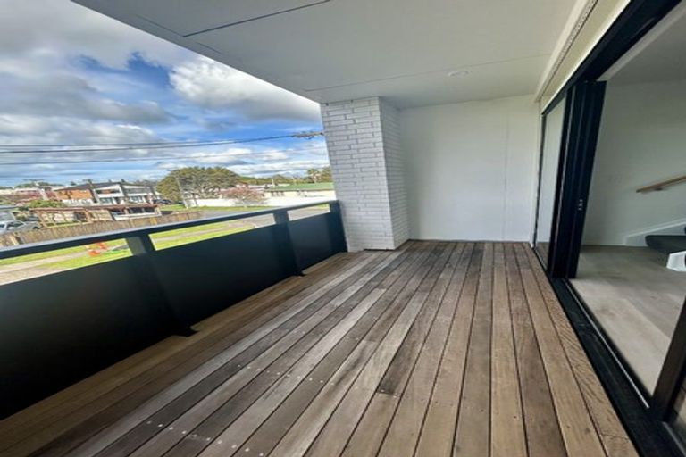 Photo of property in 15 Tiraumea Drive, Pakuranga, Auckland, 2010