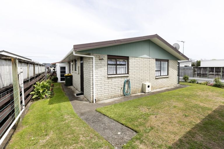 Photo of property in 2/151 Carrington Street, Lower Vogeltown, New Plymouth, 4310