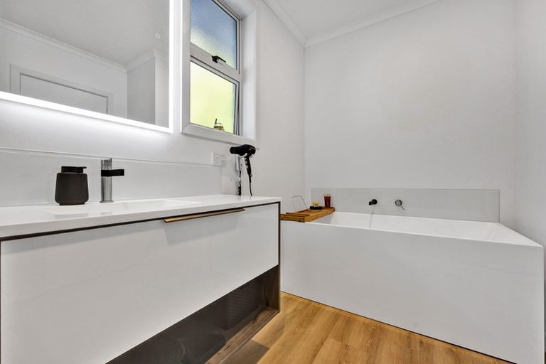 Photo of property in 12 Green Lane, Hawera, 4610