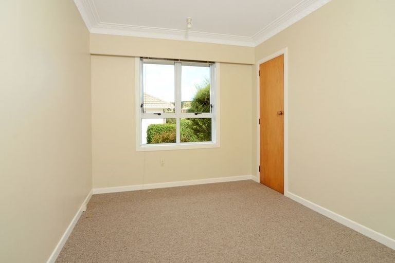 Photo of property in 44 Fowler Street, Northcote, Auckland, 0627