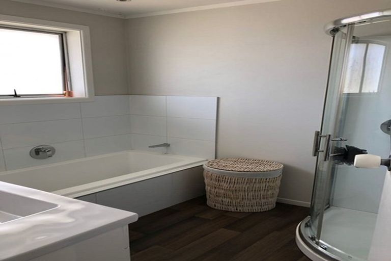 Photo of property in 7a La Perouse Street, Botany Downs, Auckland, 2010