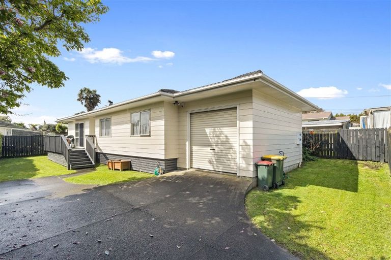 Photo of property in 1/49 Strid Road, Te Atatu South, Auckland, 0610
