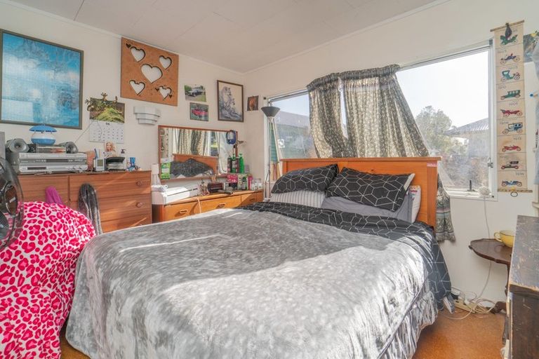 Photo of property in 2/20 Mile Place, Henderson, Auckland, 0612