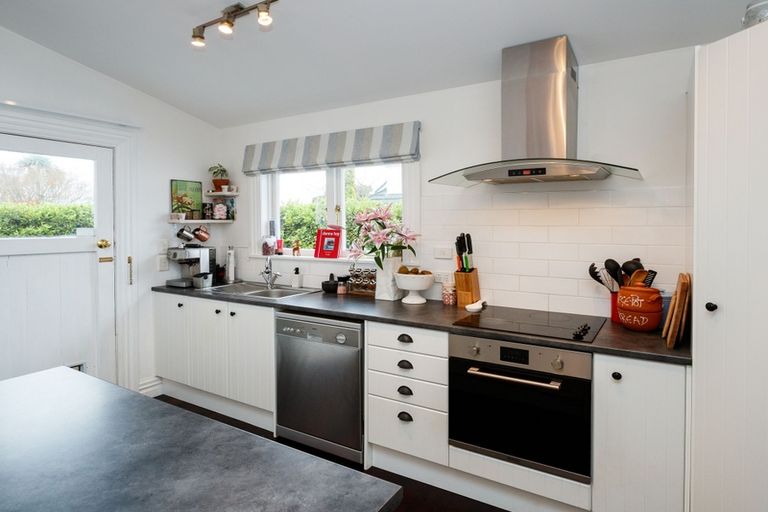 Photo of property in 11 Limbrick Street, Terrace End, Palmerston North, 4410