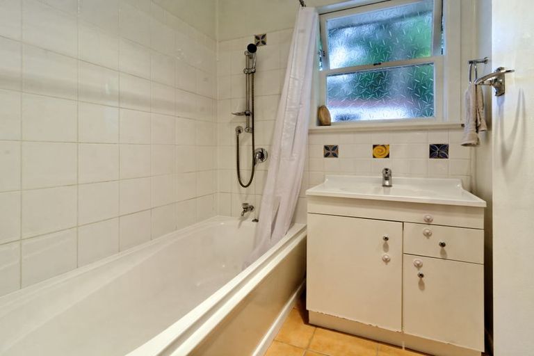 Photo of property in 16 Mariana Place, Glen Eden, Auckland, 0602