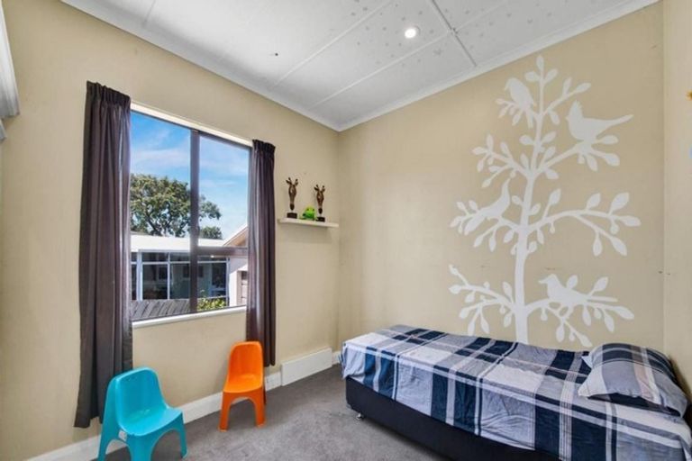 Photo of property in 28 Maratahu Street, Westown, New Plymouth, 4310