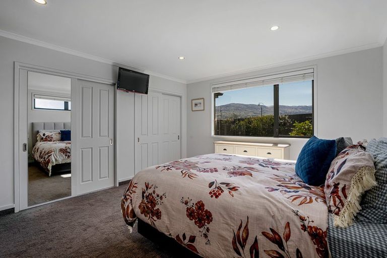 Photo of property in 28 Matthews Crescent, Cromwell, 9310