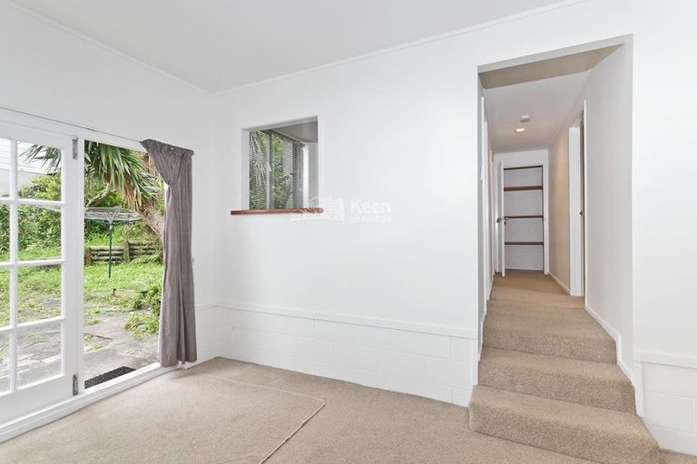 Photo of property in 90 Sunnyside Road, Sunnyvale, Auckland, 0612