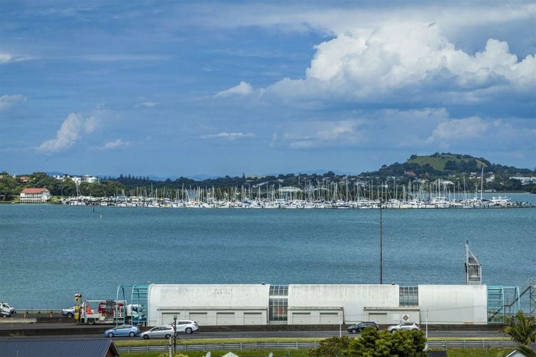 Photo of property in 99a Queen Street, Northcote Point, Auckland, 0627