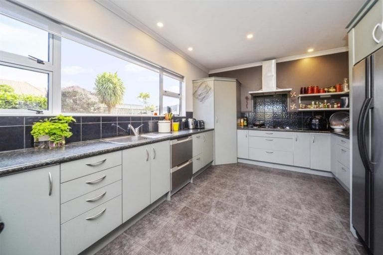 Photo of property in 48 Kawei Road, Ohawe, Hawera, 4671