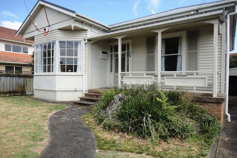 Photo of property in 1 Momona Road, Greenlane, Auckland, 1051