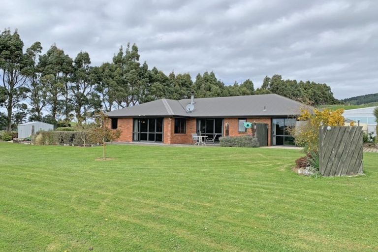 Photo of property in 2035 Hillfoot Road, Warepa, Balclutha, 9273