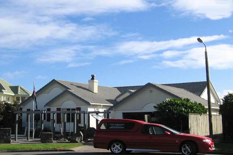 Photo of property in 24 Ara Kuaka, Waikanae Beach, Waikanae, 5036