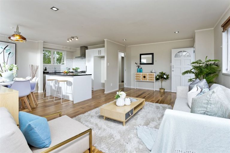 Photo of property in 1/32 Tamahere Drive, Glenfield, Auckland, 0629