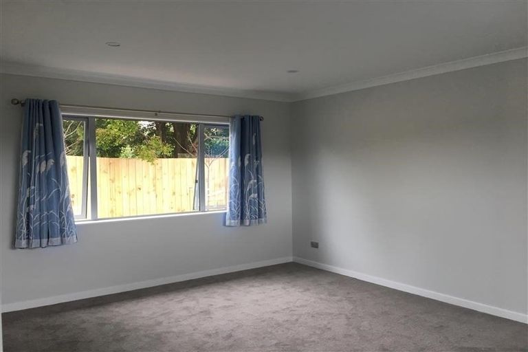 Photo of property in 81 Lake Road, Northcote, Auckland, 0627