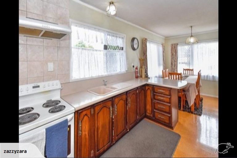 Photo of property in 23 Lane Road, Weymouth, Auckland, 2103