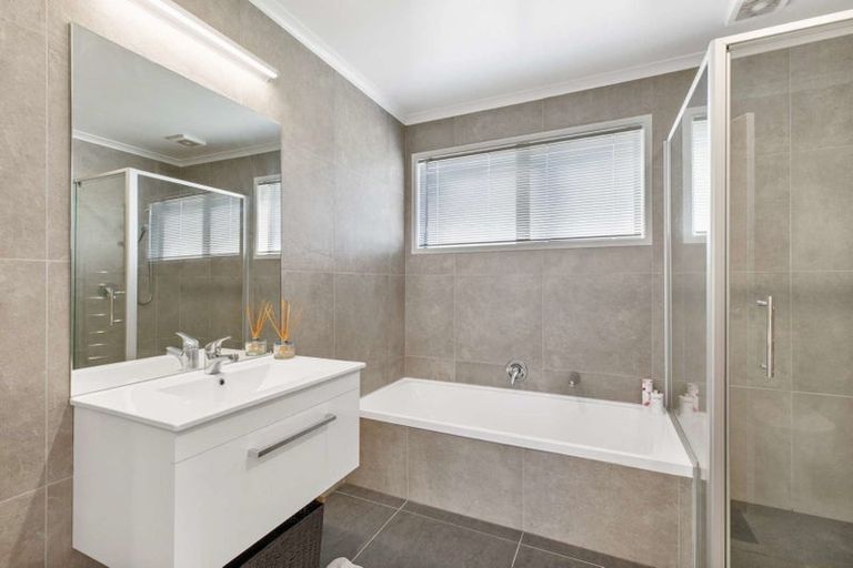 Photo of property in 1 Fermi Lane, Papakura, 2110