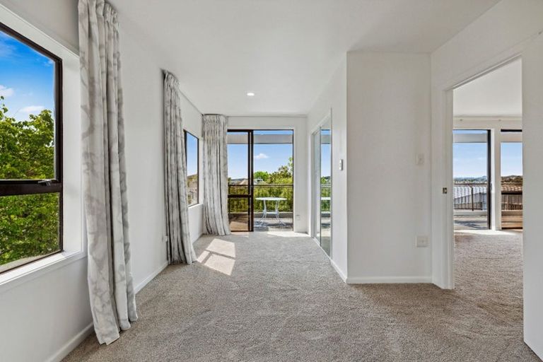 Photo of property in 35 Parr Terrace, Castor Bay, Auckland, 0620