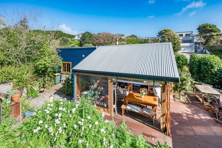 Photo of property in 5 Flaxmere Street, Waikanae Beach, Waikanae, 5036