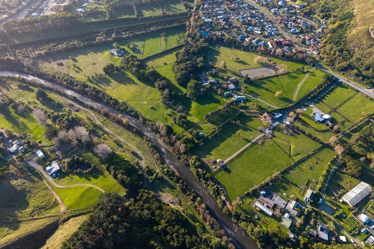 Photo of property in 4 Reikorangi Road, Waikanae, 5036