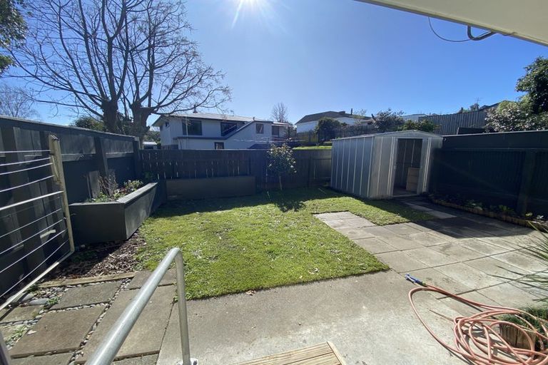 Photo of property in 2/7 Phillips Place, Havelock North, 4130