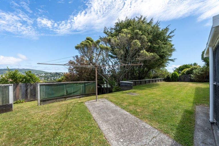 Photo of property in 25 Baylands Drive, Newlands, Wellington, 6037