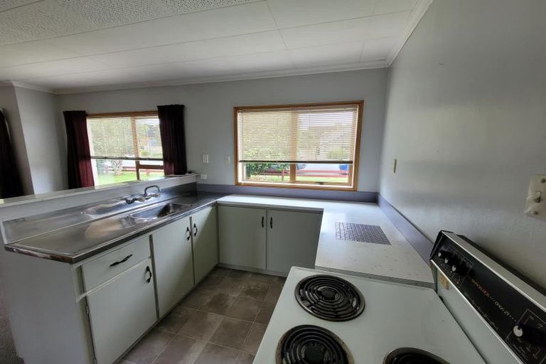 Photo of property in 39 Birdwood Avenue, Moturoa, New Plymouth, 4310