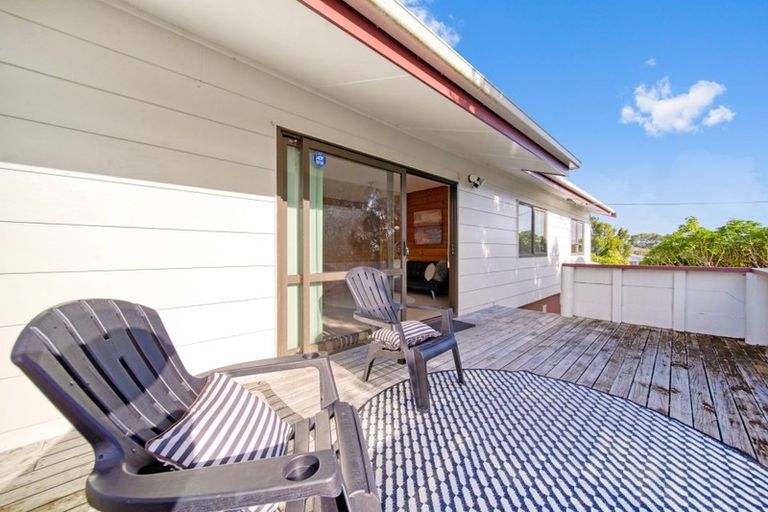 Photo of property in 2/72 Aeroview Drive, Beach Haven, Auckland, 0626