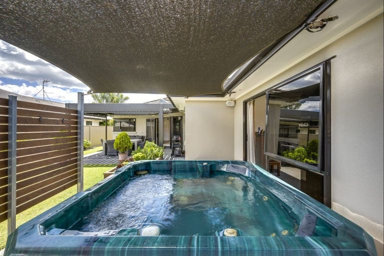 Photo of property in 15 Pania Place, Poraiti, Napier, 4112