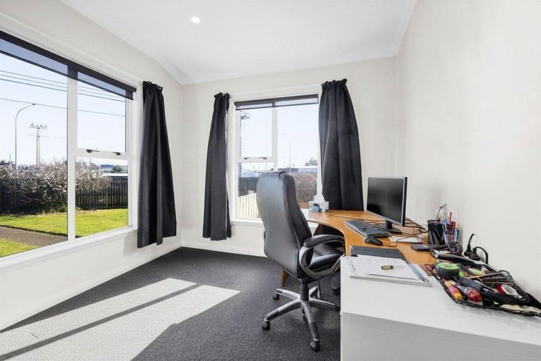 Photo of property in 114 Glover Road, Hawera, 4610