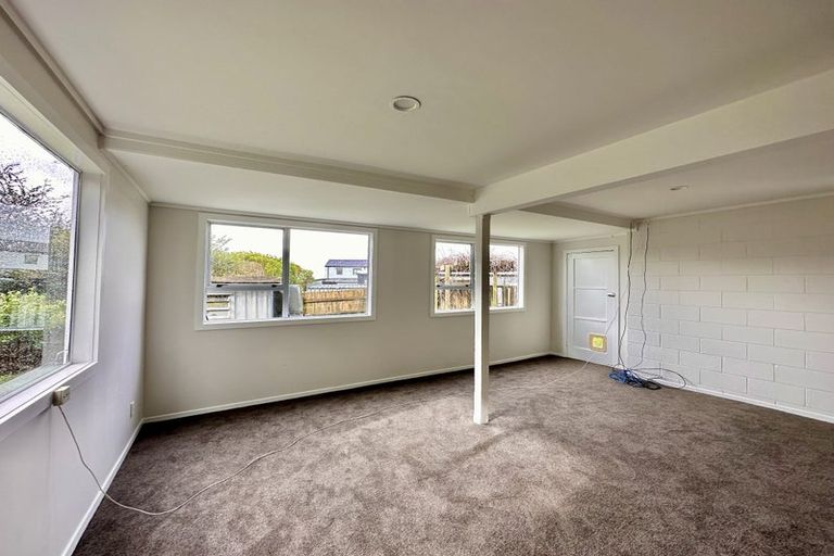 Photo of property in 54 Triangle Road, Massey, Auckland, 0614
