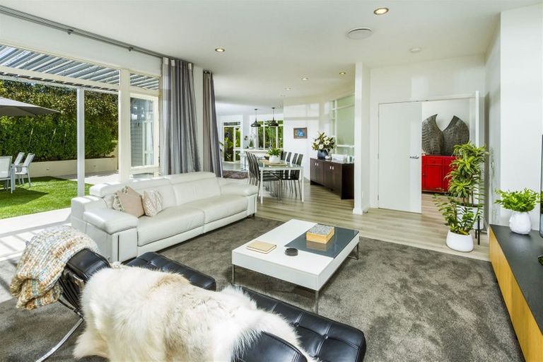 Photo of property in 3/309 Beach Road, Campbells Bay, Auckland, 0630