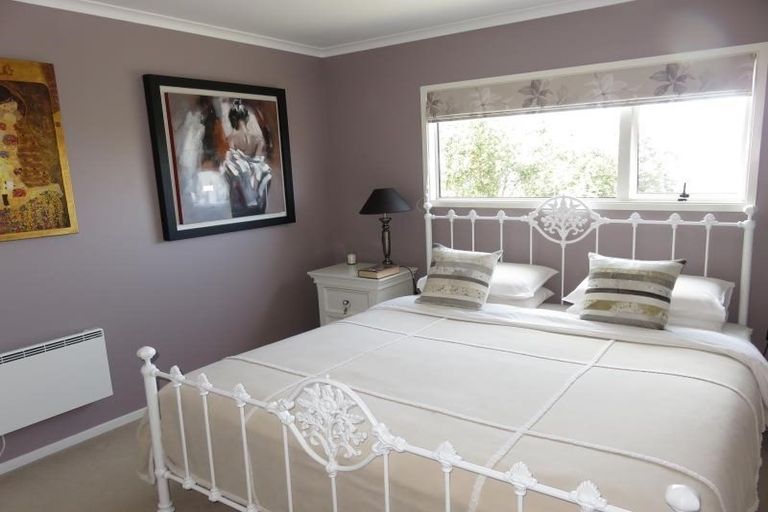 Photo of property in 49 Dress Circle, Newlands, Wellington, 6037