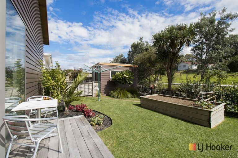 Photo of property in 5 Ian Place, Waihi Beach, 3611