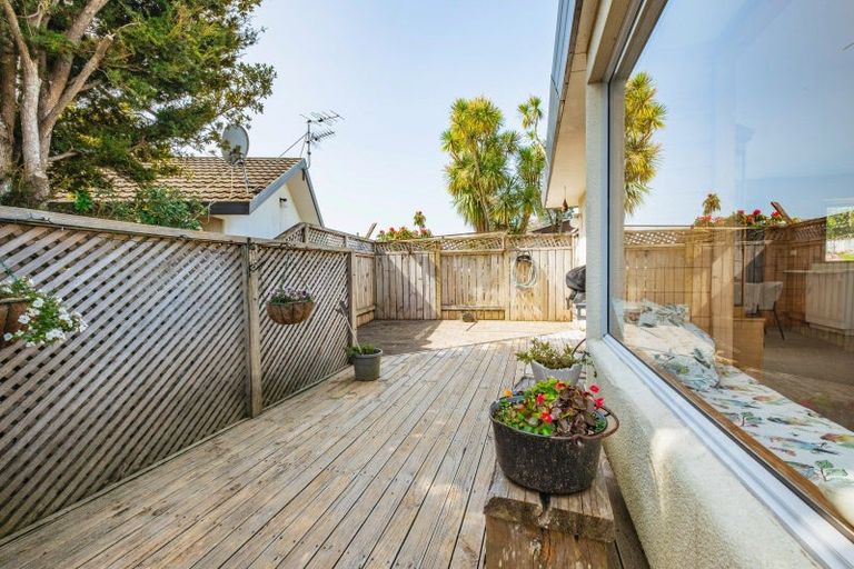 Photo of property in 26 Marchant Place, Westown, New Plymouth, 4310