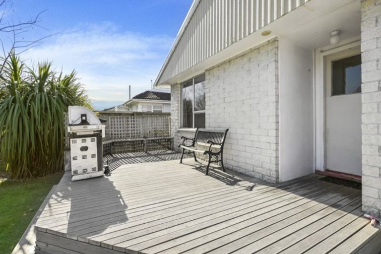 Photo of property in 355 Main North Road, Redwood, Christchurch, 8051