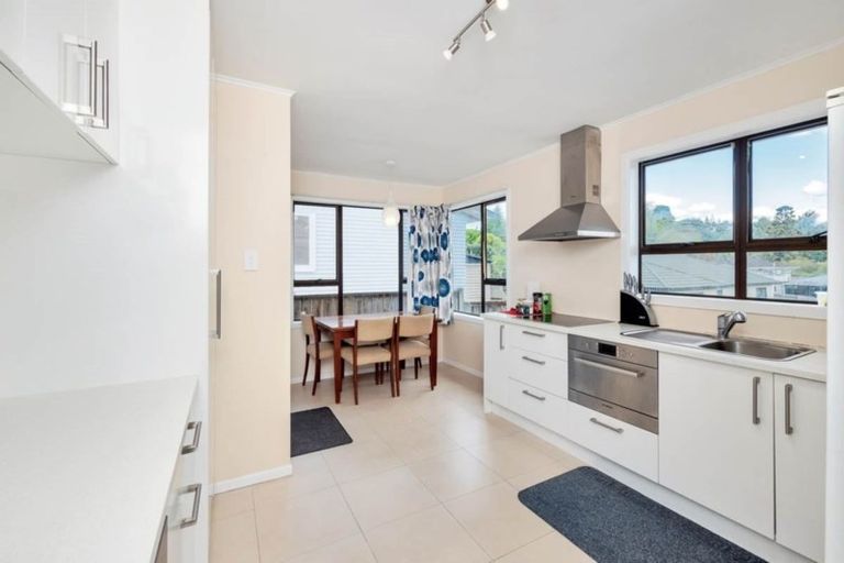 Photo of property in 1/16 Peach Road, Glenfield, Auckland, 0629