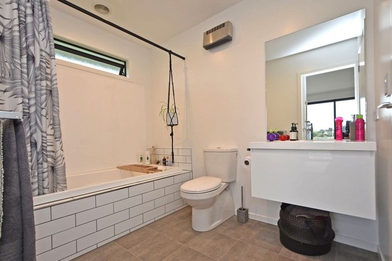 Photo of property in 15 Oreti Road, Otatara, Invercargill, 9879