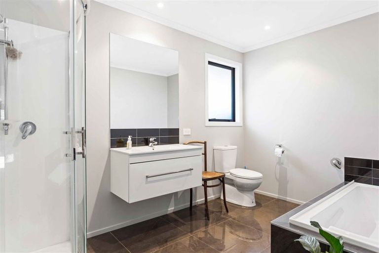 Photo of property in 11 Gleneagles Terrace, Ilam, Christchurch, 8053